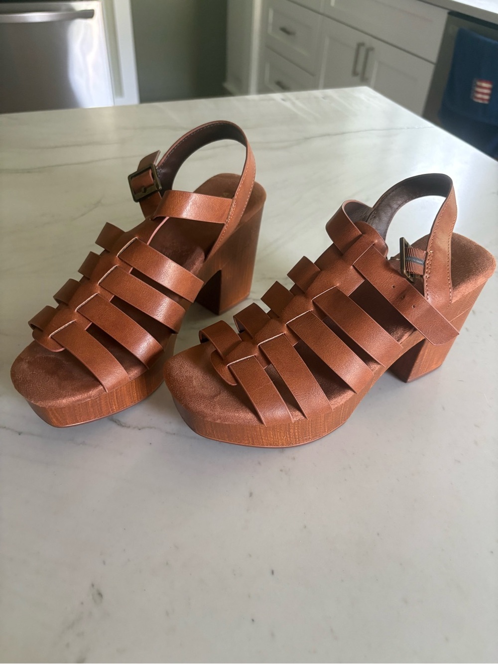 Kohl's Tan Brown Strappy Wedge Sandals